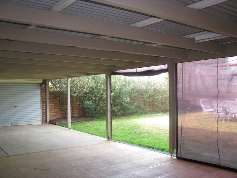 17 Langi Crs, Glenfield Park NSW 2650