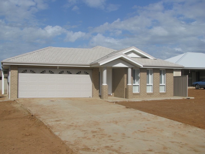 7 Glenfield Park, Glenfield Park NSW 2650