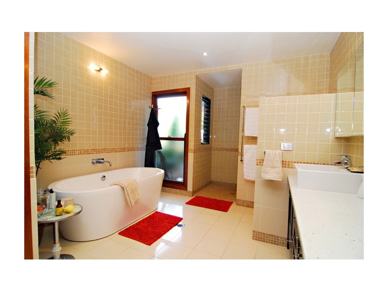 20 Taree Street, Chapel Hill QLD 4069