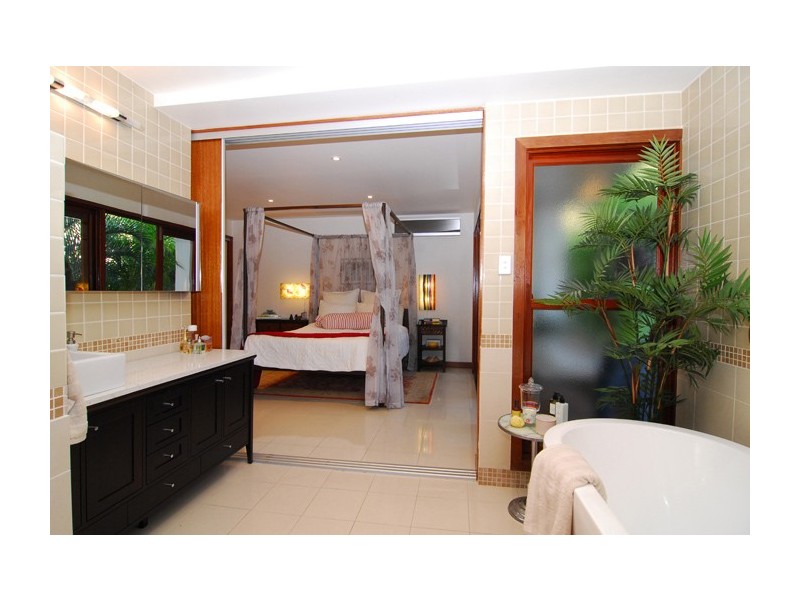 20 Taree Street, Chapel Hill QLD 4069