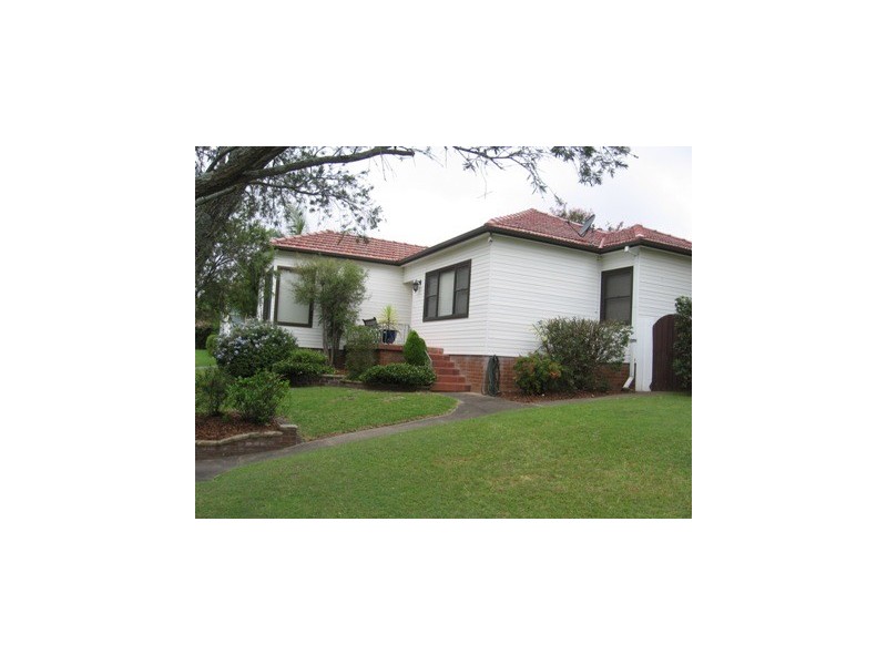 10 Glenavon Ave, Beverly Hills NSW 2209