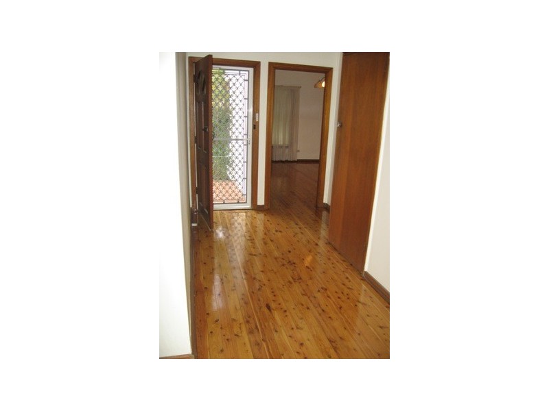 10 Glenavon Ave, Beverly Hills NSW 2209