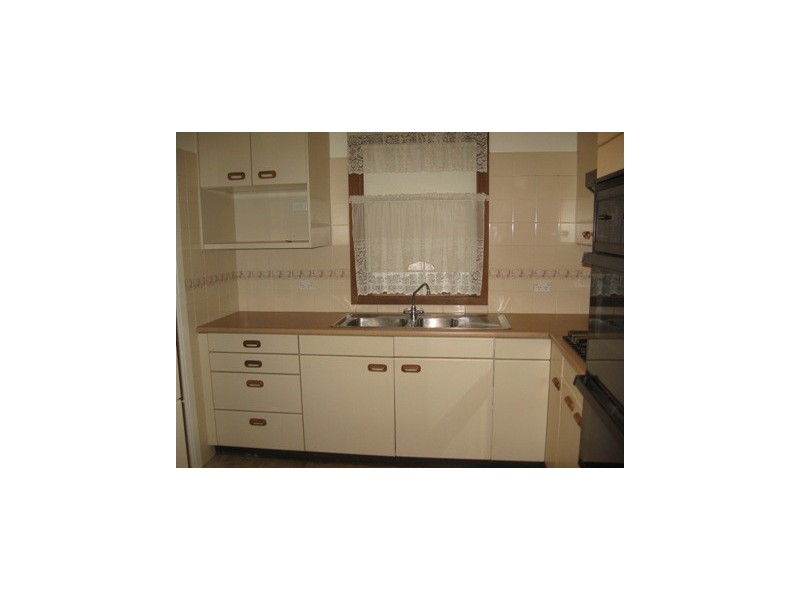 10 Glenavon Ave, Beverly Hills NSW 2209