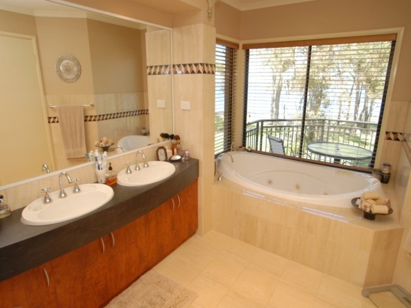 32 Kamilaroo Avenue, Lake Munmorah NSW 2259