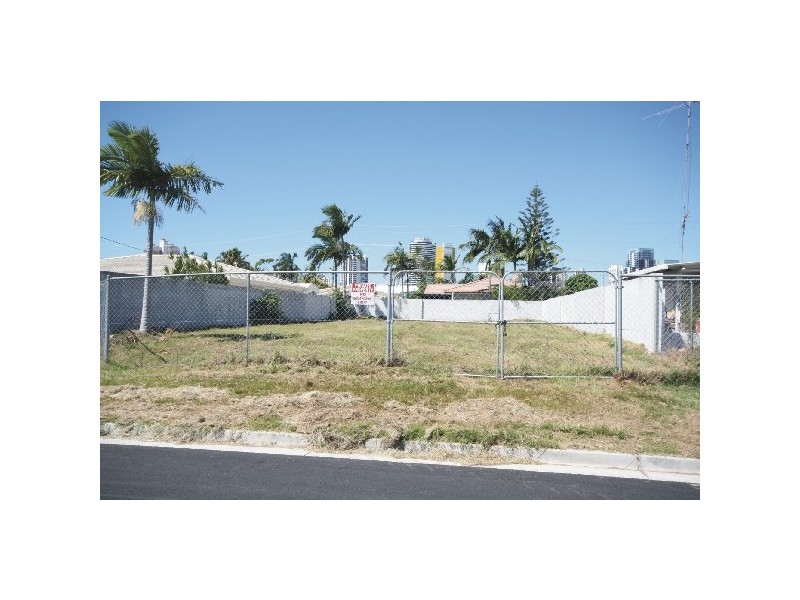 9 Chant Street, Broadbeach Waters QLD 4218