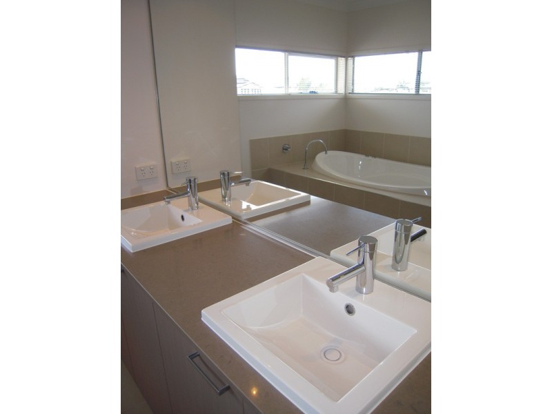 12 Southaven Drive, Helensvale QLD 4212