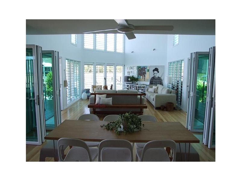 19 The Cove, Magnetic Island QLD 4819