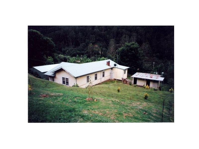 13 Hurley Street, Woods Point VIC 3723