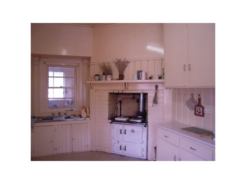 13 Hurley Street, Woods Point VIC 3723