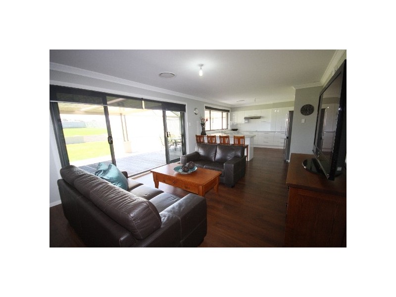 141 Casey Drive, Singleton NSW 2330