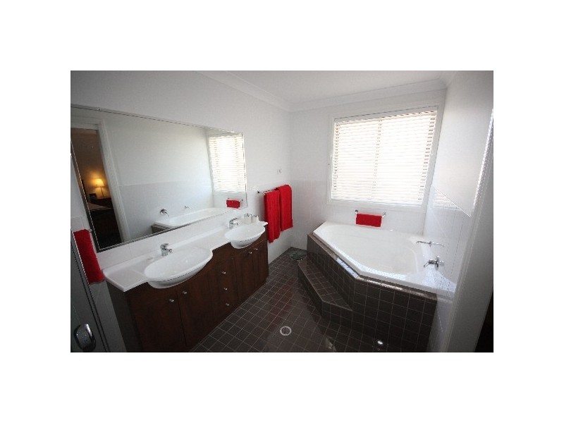 141 Casey Drive, Singleton NSW 2330