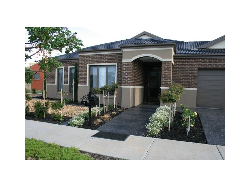 18 Gainsborough Drive, Craigieburn VIC 3064