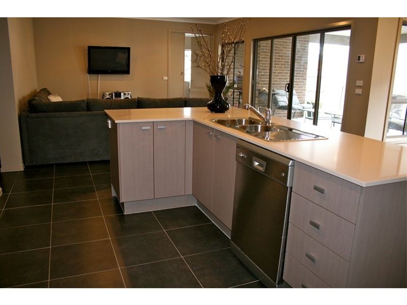 18 Gainsborough Drive, Craigieburn VIC 3064