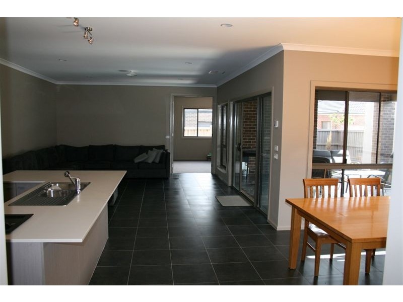 18 Gainsborough Drive, Craigieburn VIC 3064