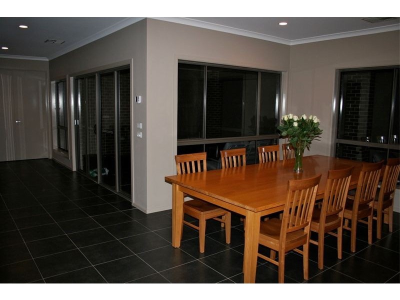 18 Gainsborough Drive, Craigieburn VIC 3064