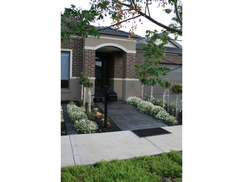 18 Gainsborough Drive, Craigieburn VIC 3064