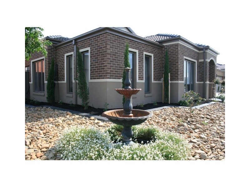 18 Gainsborough Drive, Craigieburn VIC 3064