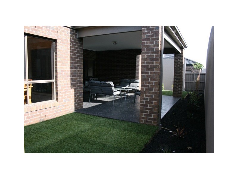 18 Gainsborough Drive, Craigieburn VIC 3064