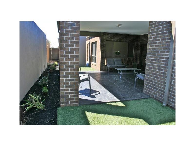 18 Gainsborough Drive, Craigieburn VIC 3064