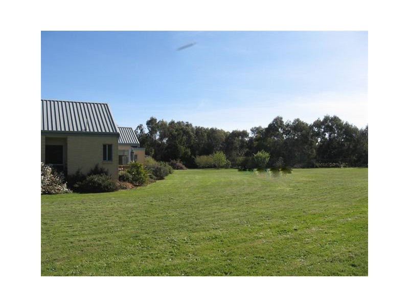 4 Lesley Avenue, Point Leo VIC 3916