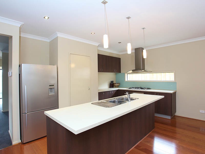 27 Coco Cct, Point Cook VIC 3030