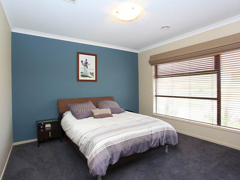 27 Coco Cct, Point Cook VIC 3030