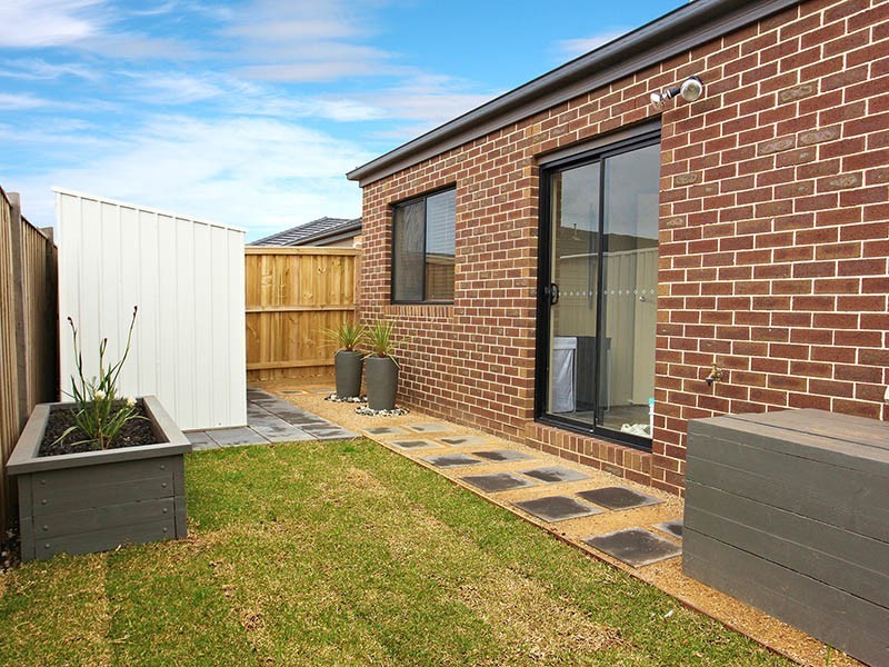 27 Coco Cct, Point Cook VIC 3030