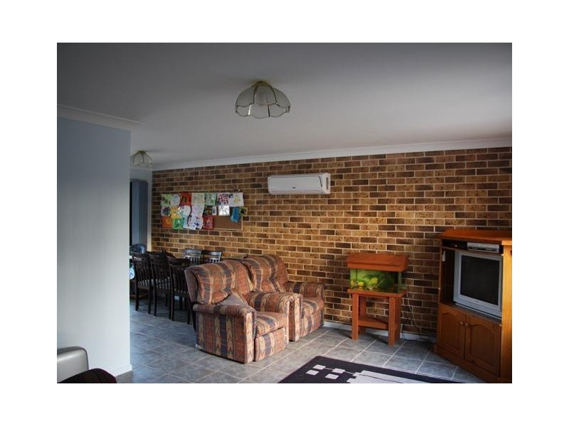 1 Hobbs Close, Bateau Bay NSW 2261