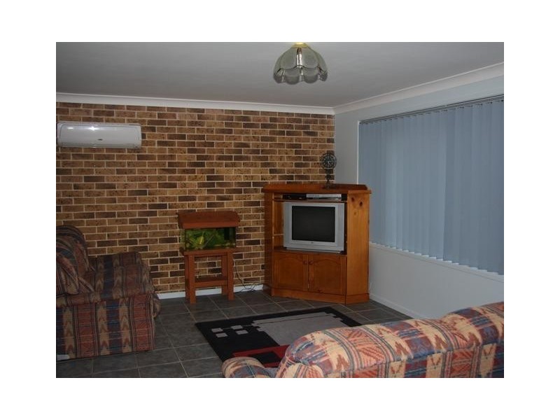 1 Hobbs Close, Bateau Bay NSW 2261