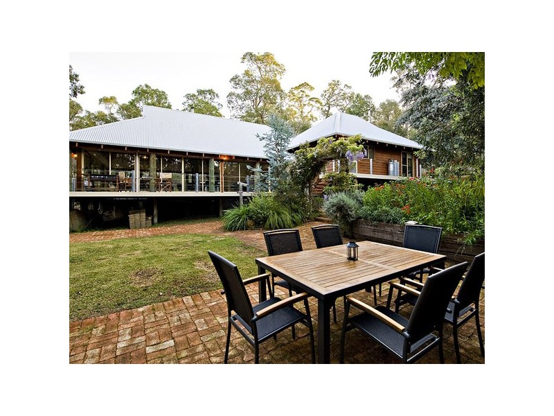 945 Martin Road, Mundaring WA 6073