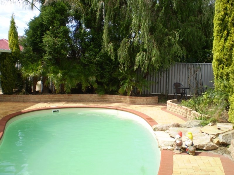 37 Rosella Circle, Ballajura WA 6066