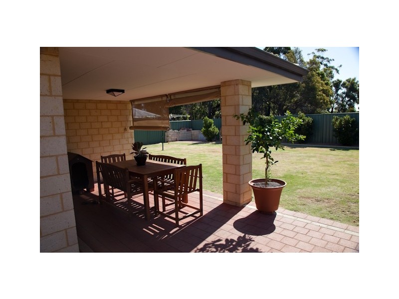 14 Steineck Way, Wattle Grove WA 6107