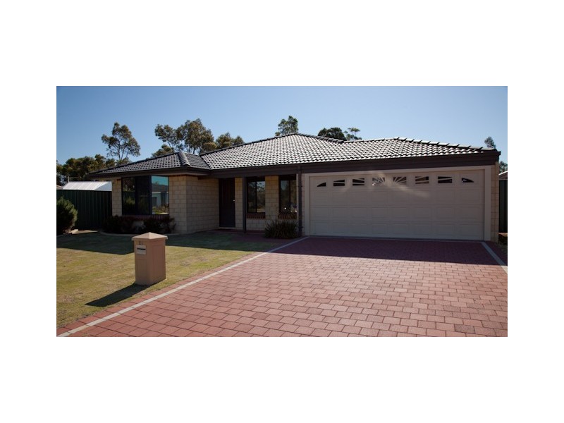 14 Steineck Way, Wattle Grove WA 6107