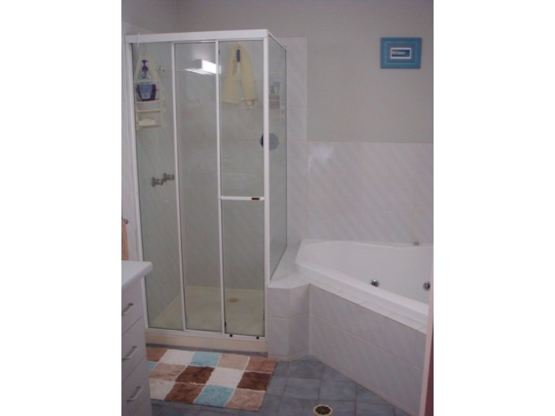 57 Waverley Road, Camp Hill QLD 4152