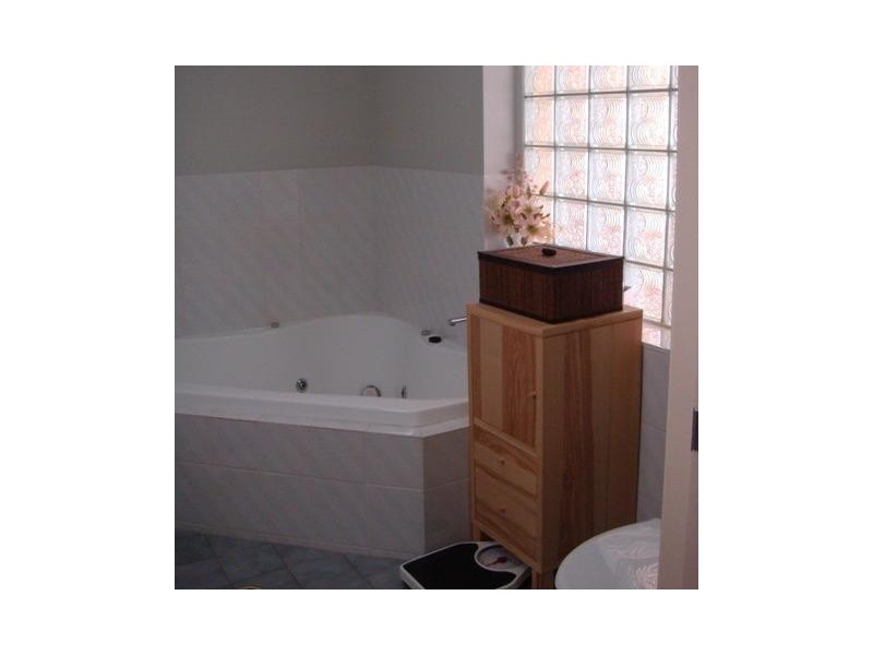 57 Waverley Road, Camp Hill QLD 4152