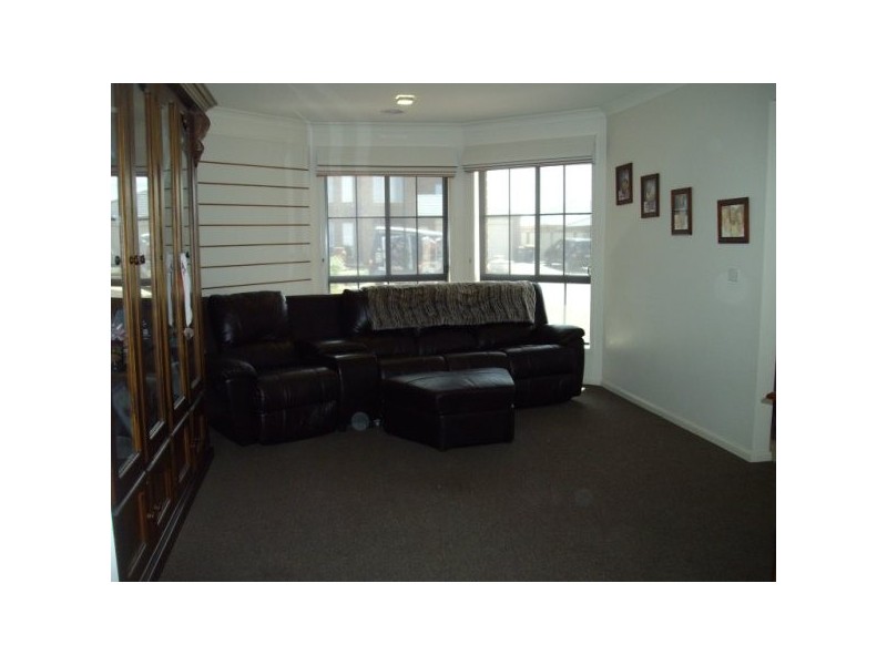 6 Drysdale Place, Brookfield VIC 3338