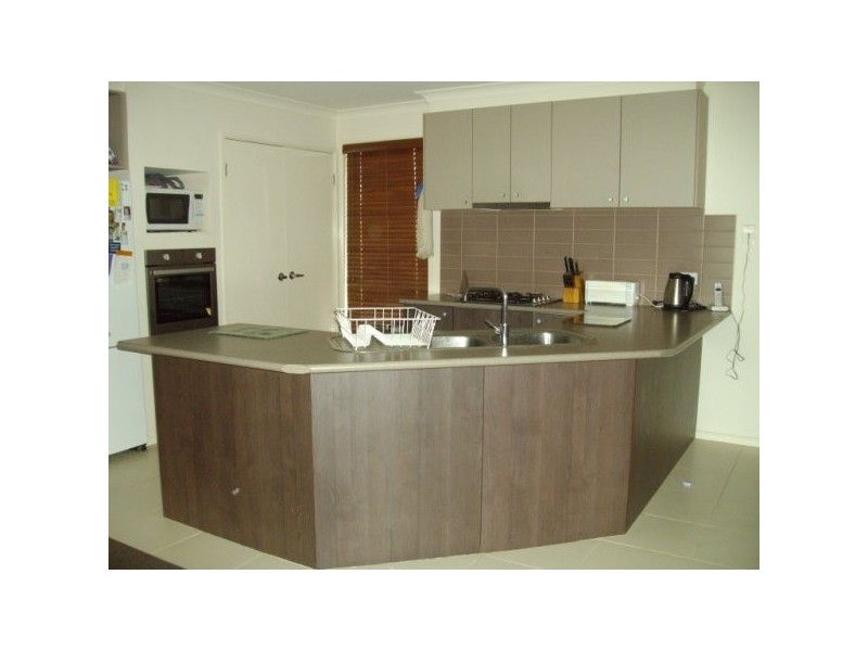 6 Drysdale Place, Brookfield VIC 3338