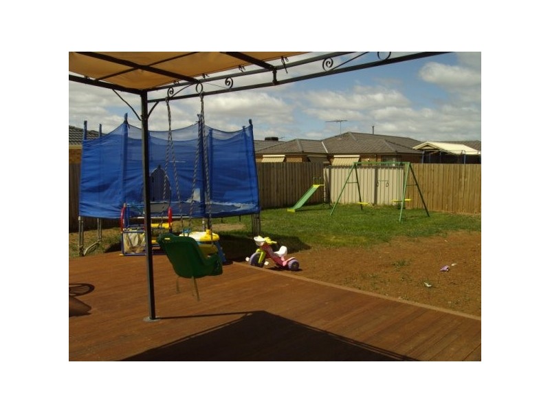 6 Drysdale Place, Brookfield VIC 3338