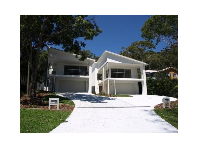 30 The Lakes Way, Elizabeth Beach NSW 2428