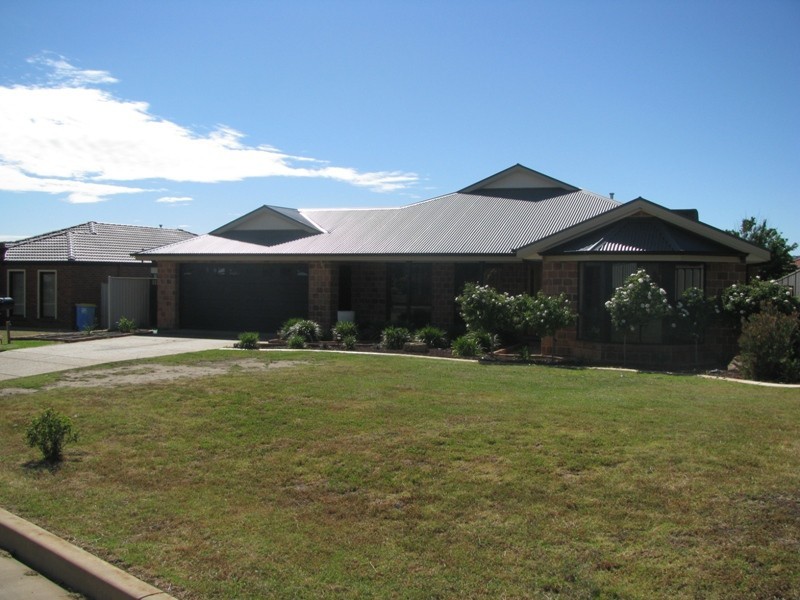 66 Yentoo, Glenfield Park NSW 2650