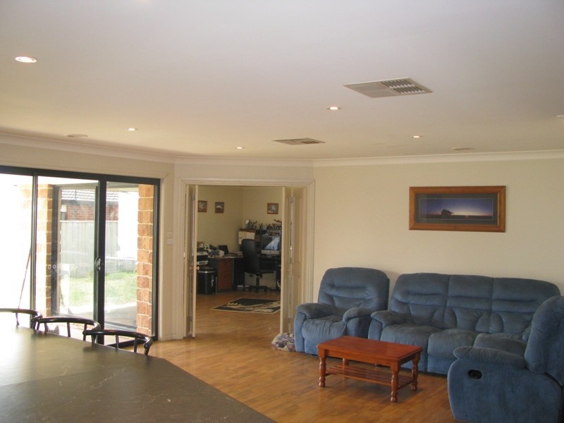 66 Yentoo, Glenfield Park NSW 2650