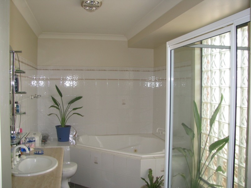 66 Yentoo, Glenfield Park NSW 2650