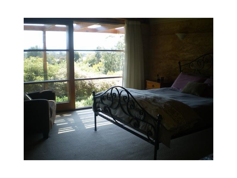 16 Jonathan Road, Gisborne VIC 3437