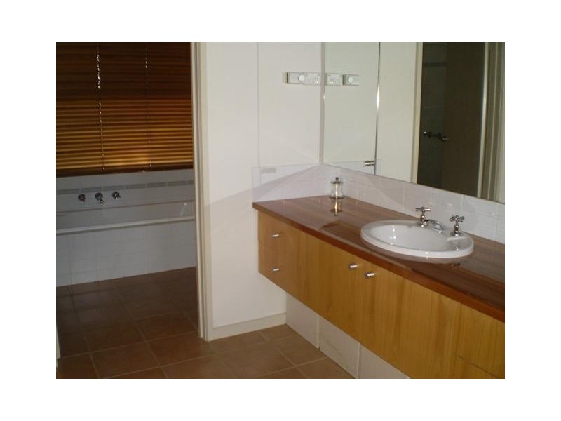 16 Jonathan Road, Gisborne VIC 3437