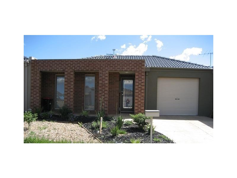 15 Sutton Grove, Melton West VIC 3337