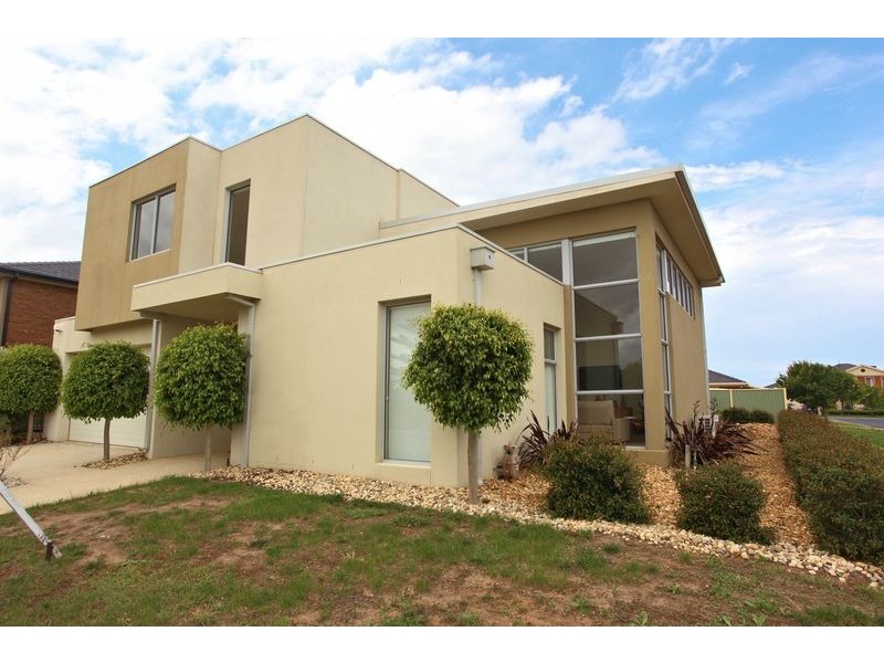 5 Lennon Boulevard, Point Cook VIC 3030