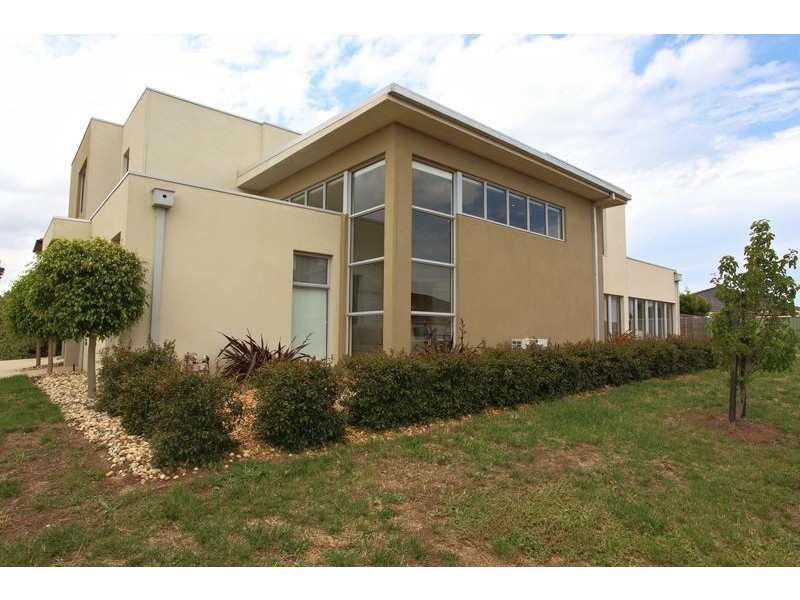 5 Lennon Boulevard, Point Cook VIC 3030