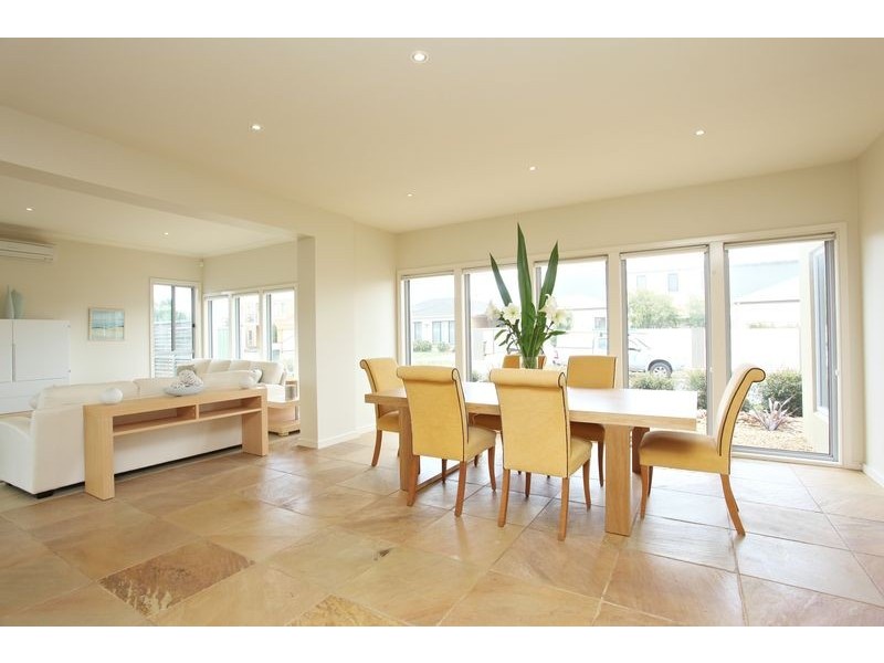 5 Lennon Boulevard, Point Cook VIC 3030