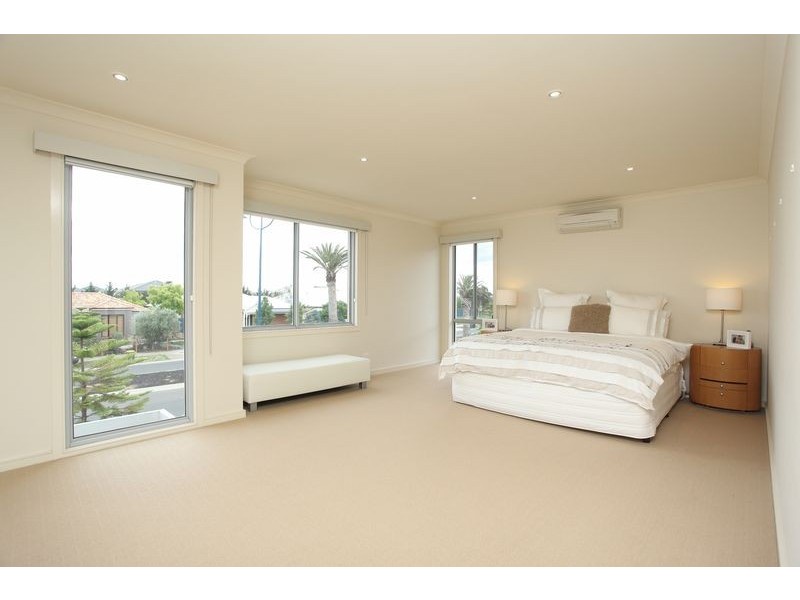 5 Lennon Boulevard, Point Cook VIC 3030