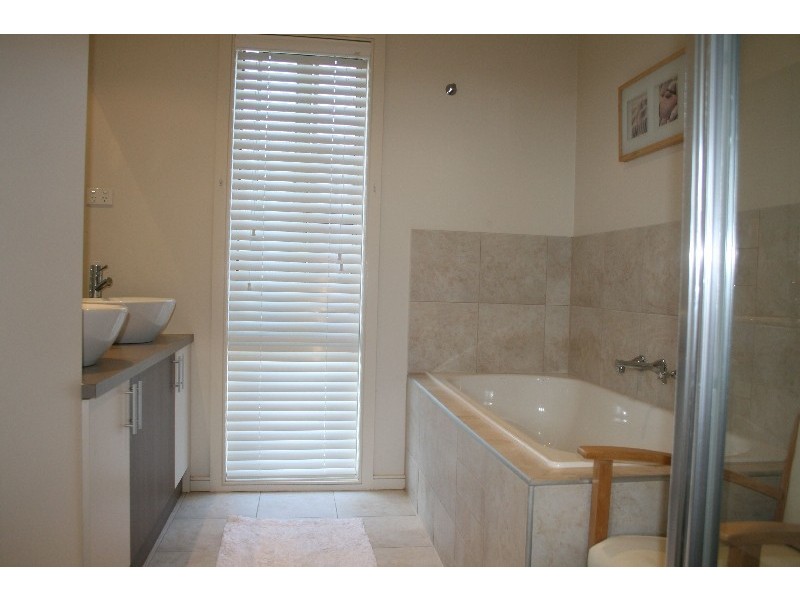 5 Lennon Boulevard, Point Cook VIC 3030